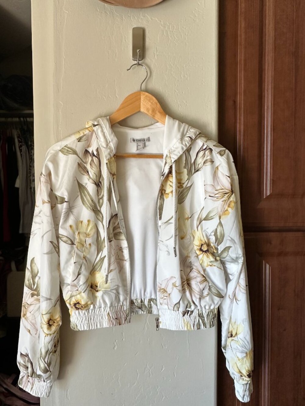 Forever 21 Cream & Yellow Floral Cropped Hoodie – XS